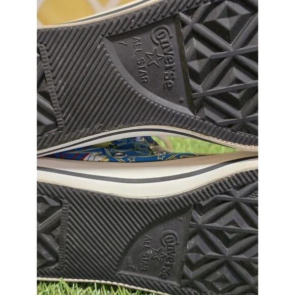 Converse Wonder Woman Vintage Comic Print Size Men's 7 Women's 9 EUC Rare HTF - Picture 8 of 12